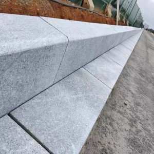 花岗岩芝麻灰路沿石芝麻白路缘石天然岩石工程侧石倒角路牙石平石